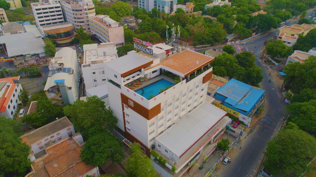 Hotel Blossoms Tiruchirappalli Exterior foto